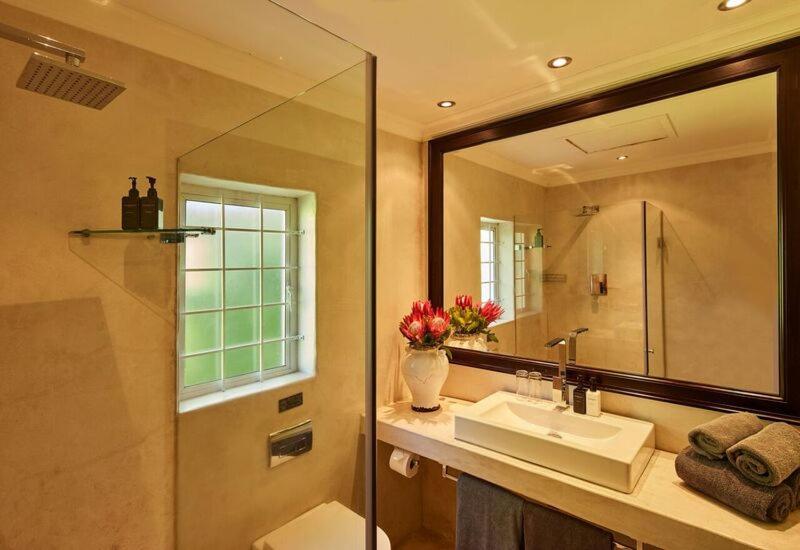 Molenvliet Vineyards Hotel สเตลเลนบอช ภายนอก รูปภาพ