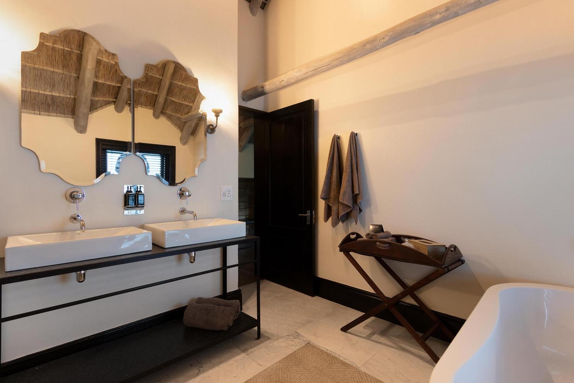 Molenvliet Vineyards Hotel สเตลเลนบอช ภายนอก รูปภาพ